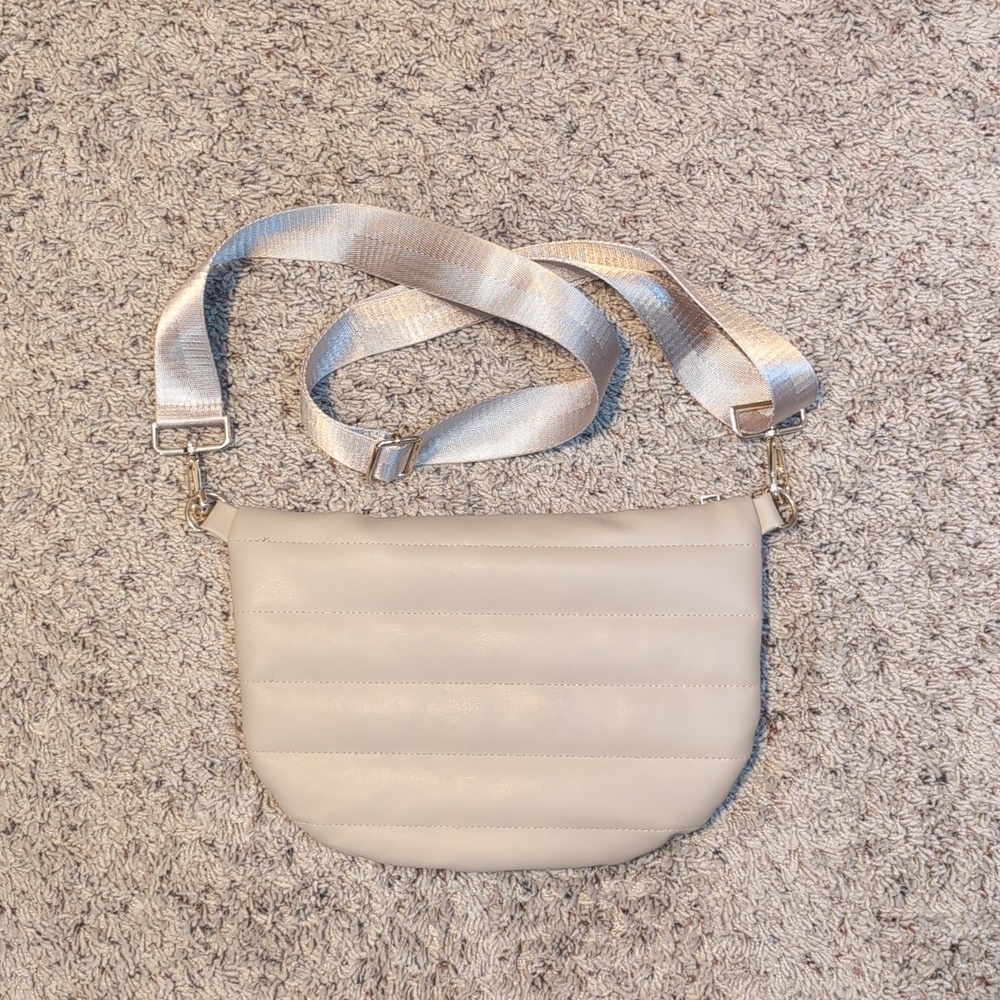 New York Style Beige Crossbody Bag Gold Hardware Travel Satchel - Picture 7 of 9